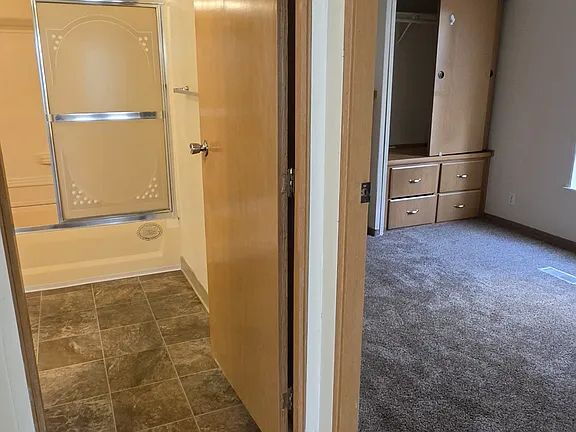 Building Photo - "Charming 4-Bedroom Retreat with Cozy Fireplace in Woodburn – 1900 Sq Ft of Comfort!"