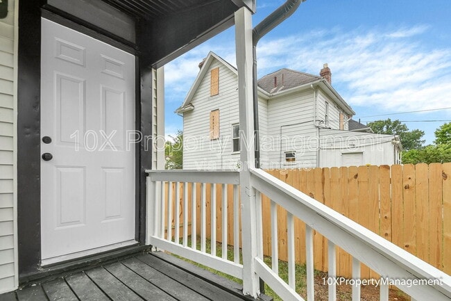 Building Photo - 2014 Floral Ave