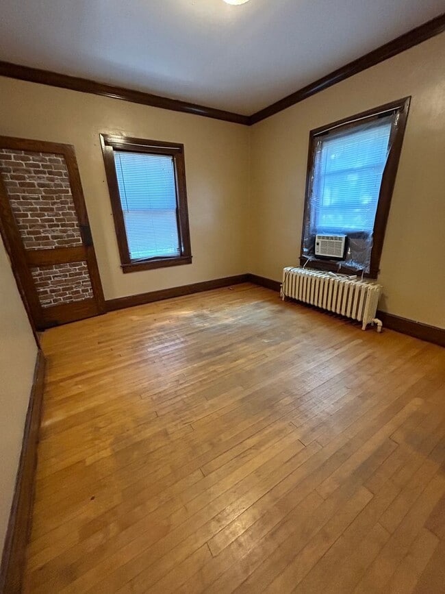 Building Photo - 3 Bedroom 1.5 Bath House