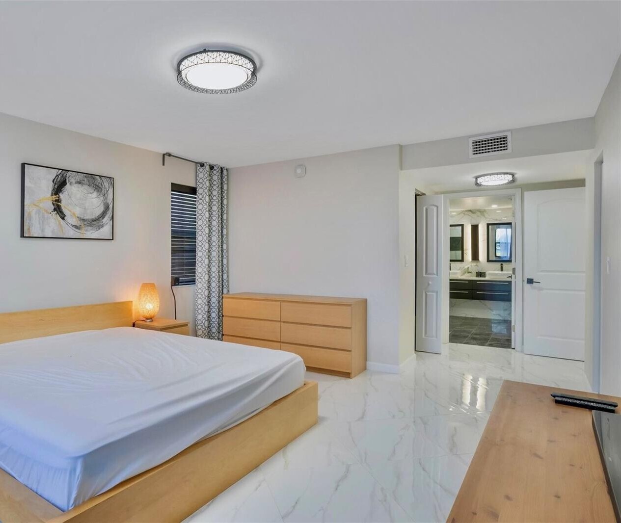 Building Photo - 605 Ives Dairy Rd