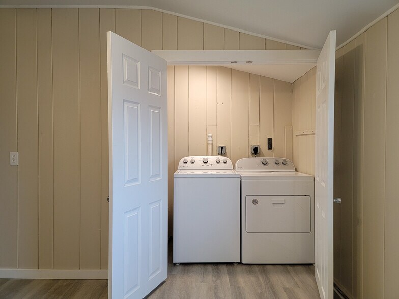 Building Photo - 317 W Main St