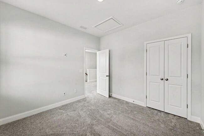 Building Photo - 104 Hawthorne Landing Dr