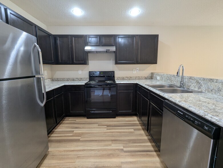 Building Photo - 115 Plantation Point Dr
