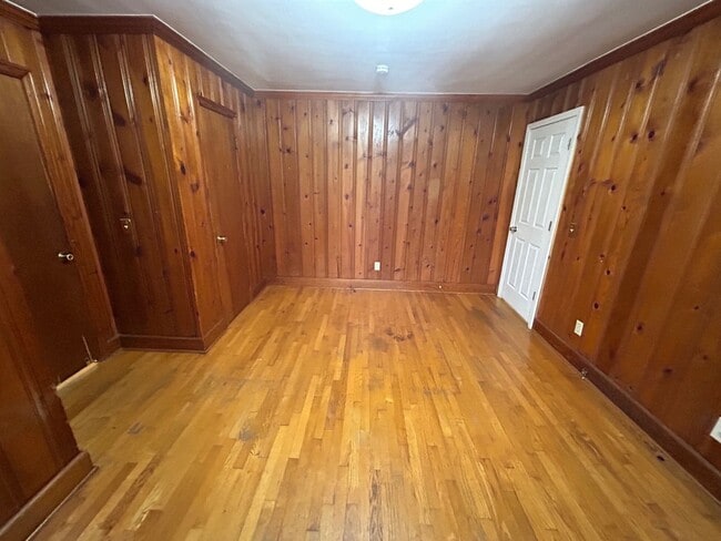 Building Photo - 4534 Oakwood Dr