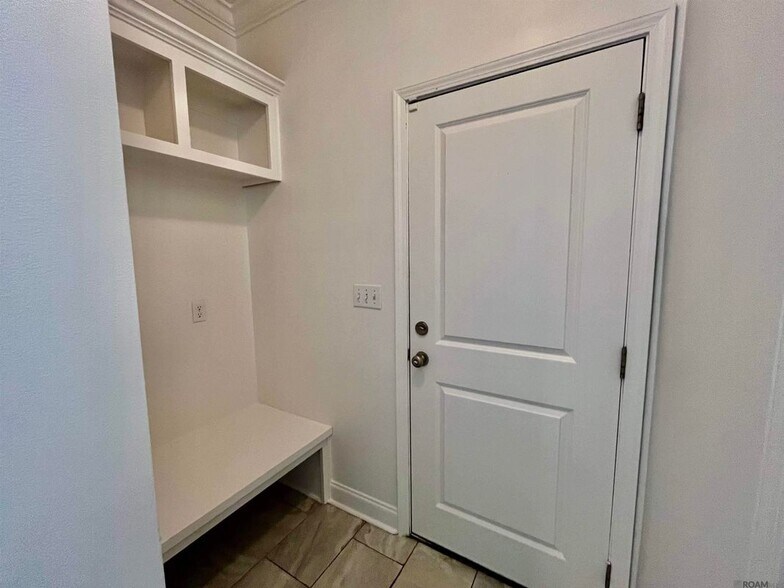 Building Photo - 10836 Field Pointe Dr