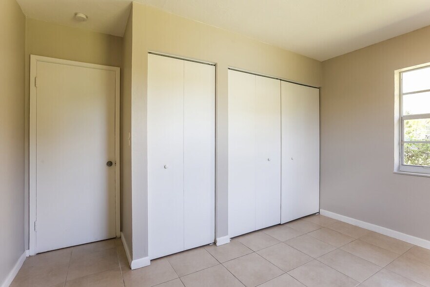 Building Photo - 1107 NW 15th Ct