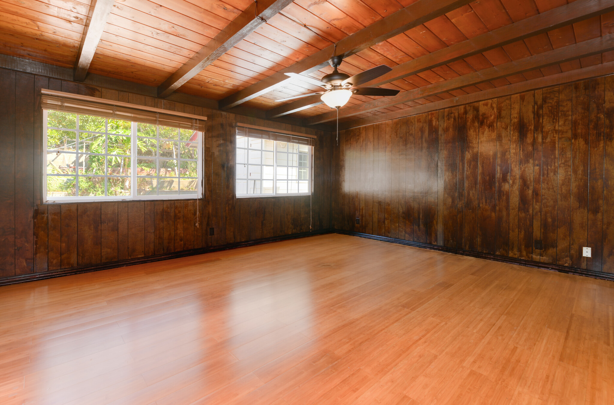 Family Room - 2363 Fleetwood St