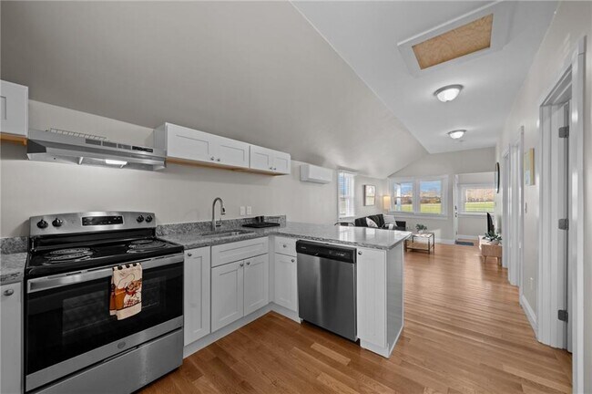 Building Photo - 49 Reservoir Rd