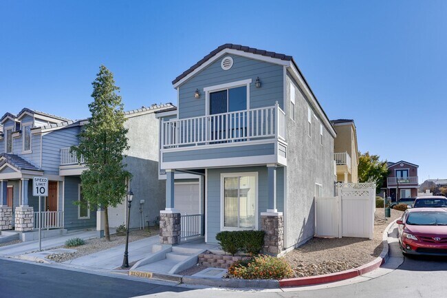 Building Photo - Gated Townhome with Strip Views from the Balcony!