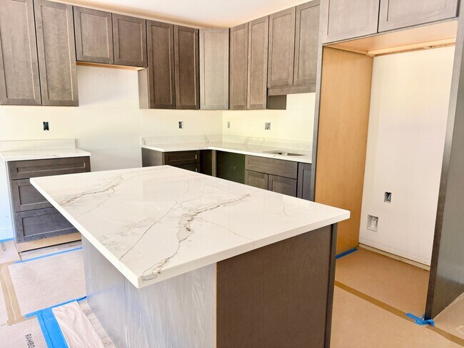 Building Photo - Brand New 3 Bedroom Townhouse for Rent
