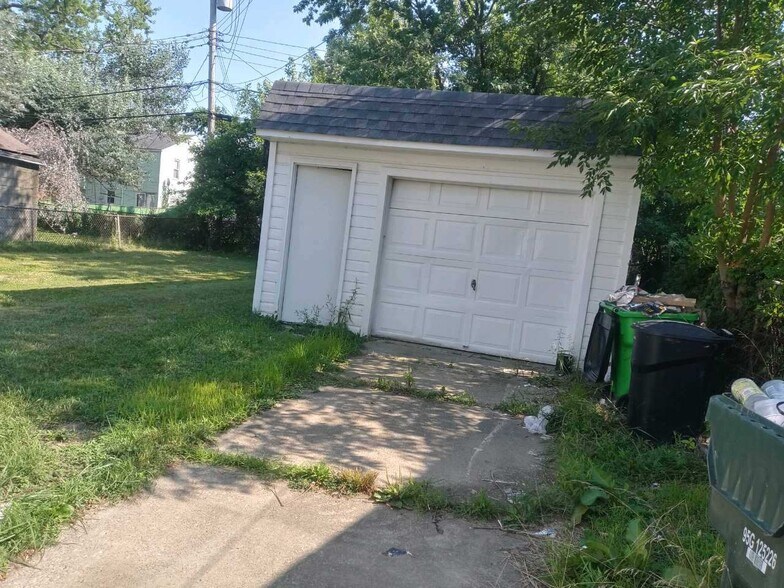 Building Photo - 20230 Crystal Ave