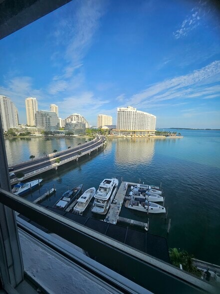 Building Photo - 801 Brickell Bay Dr