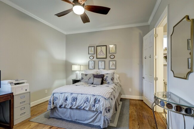 Building Photo - 1302 W 21st St