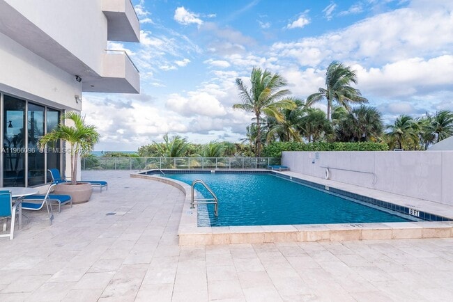 Building Photo - 9225 Collins Ave