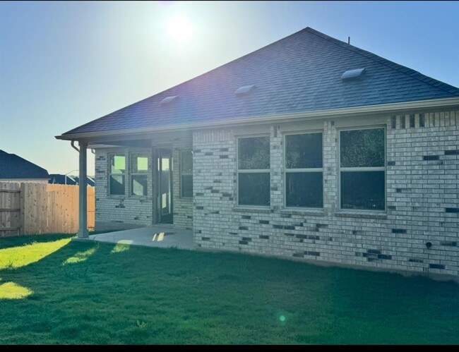 Building Photo - 528 Tubman Dr