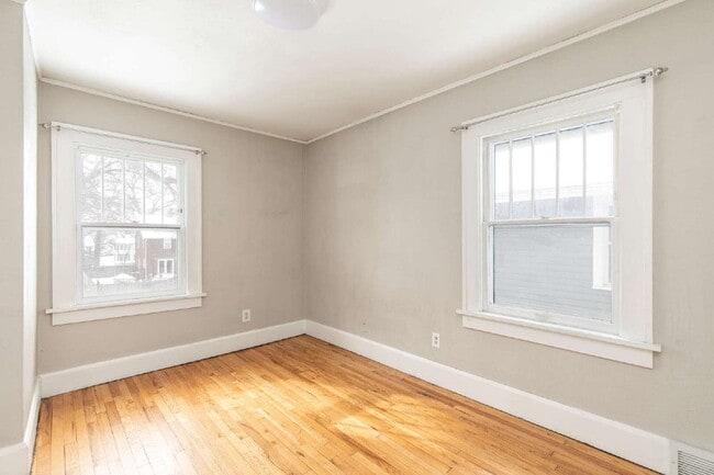 Building Photo - Charming 2-Bedroom Home minutes from everything!
