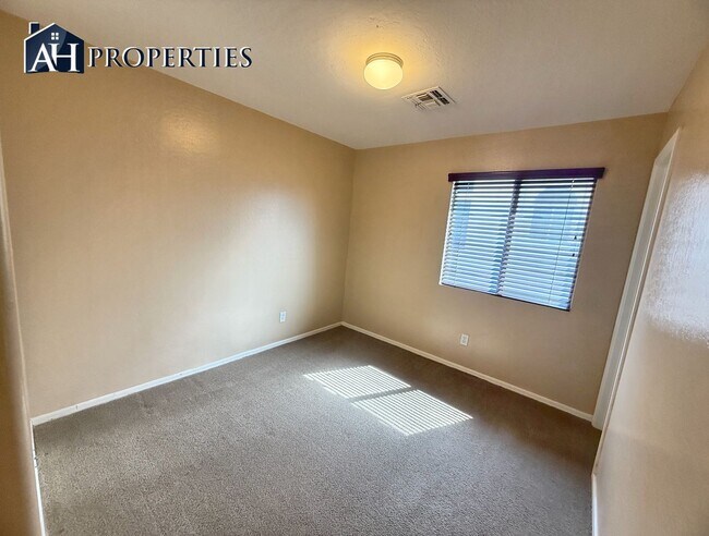 Building Photo - 9543 W Sunnyslope Ln