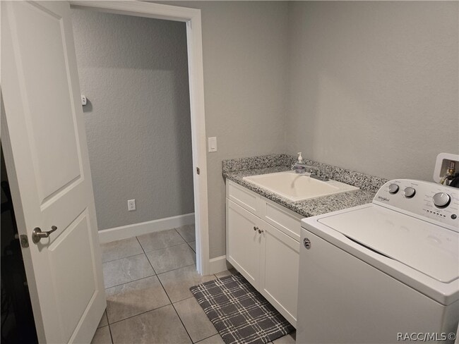 Building Photo - 13 Whitewood Ct