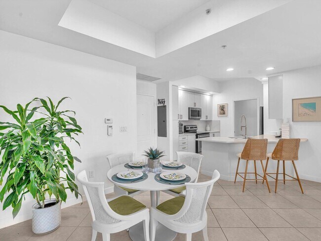 Building Photo - 801 S Olive Ave