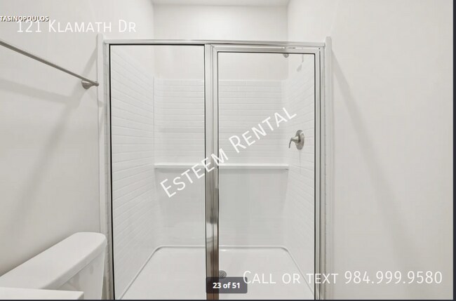 Building Photo - 121 Klamath Dr