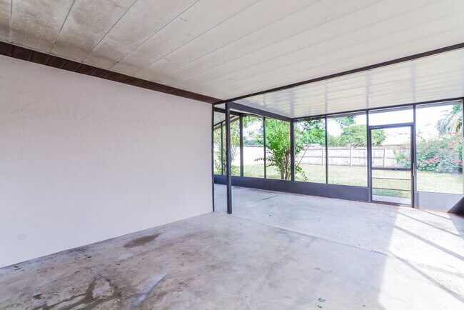 Building Photo - 936 Dora Ave