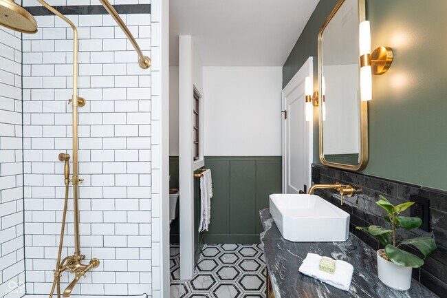 Building Photo - 322 E 37th St