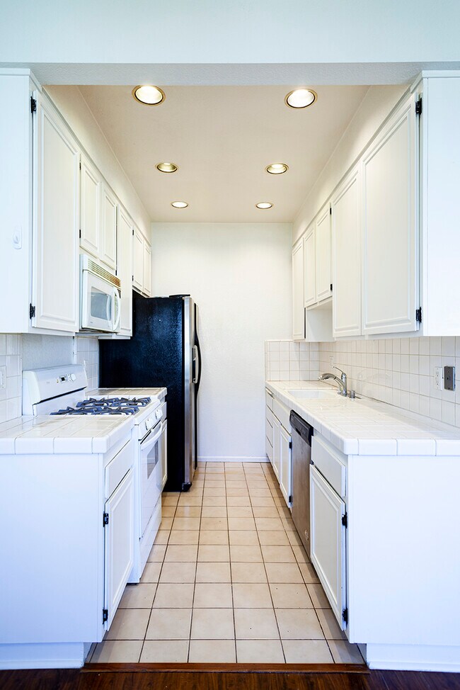 Building Photo - 14539 Benefit St