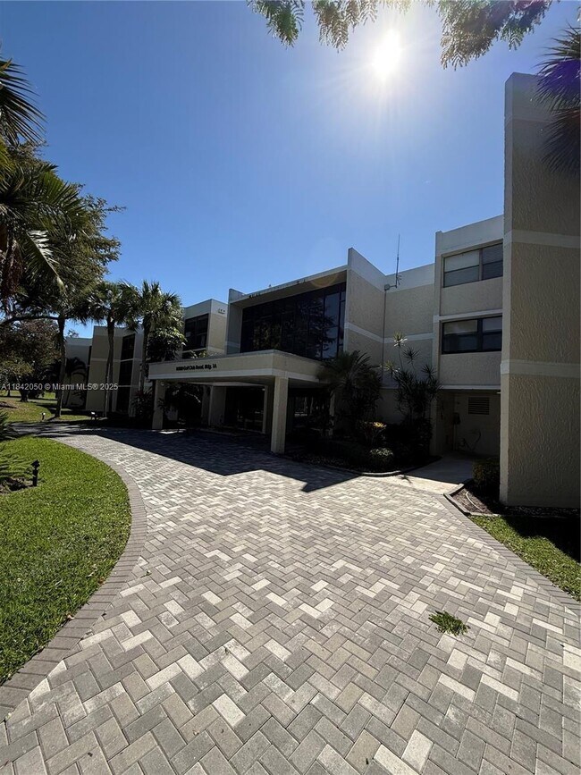 Building Photo - 16500 Golf Club Rd