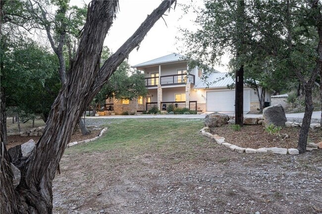 Building Photo - 3210 R O Dr