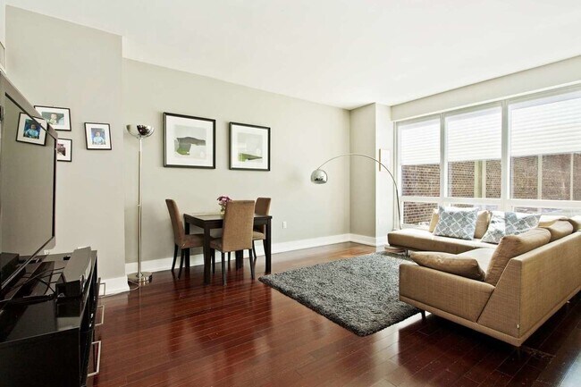 Building Photo - 350 W 42nd St