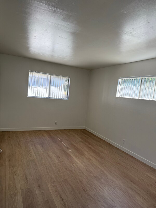 Building Photo - 1036 W 253rd St