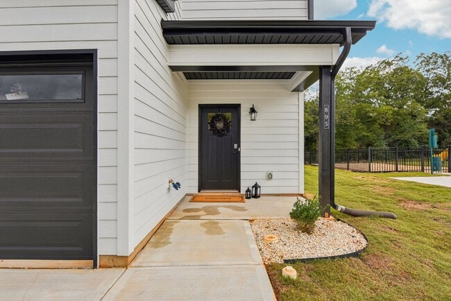 Building Photo - 900 Ac Little Dr