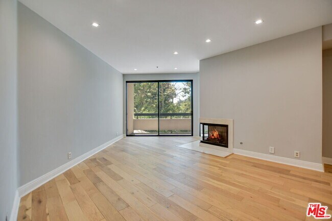 Building Photo - 2112 Century Park Ln