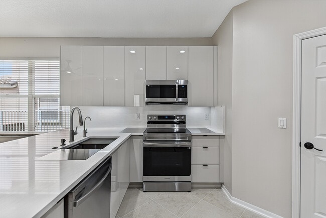 Building Photo - 12325 Cascades Pointe Dr