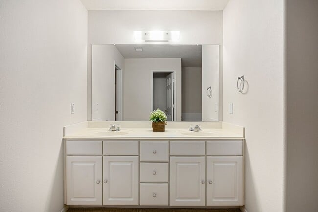 Building Photo - 18107 Fairhope Oak St