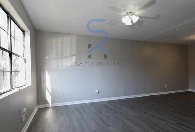 Building Photo - Move in before November 15th and choose yo...