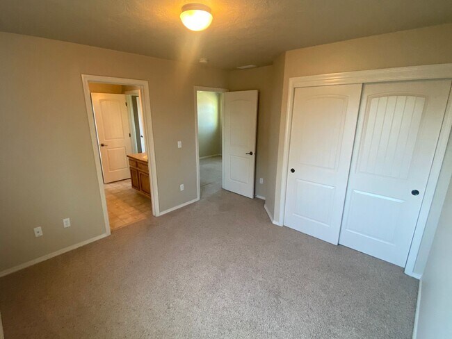 Building Photo - RV/Boat Parking with Nampa Home!