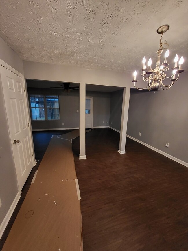 Building Photo - 3 Bedroom Townhouse