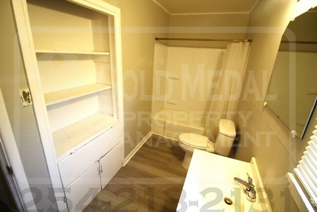 Building Photo - 625 Brook Dr