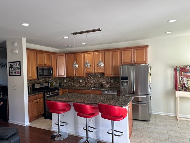 Building Photo - 72 Andrews Way