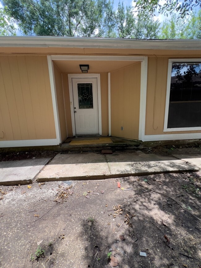 Building Photo - 12704 Hollandale Dr