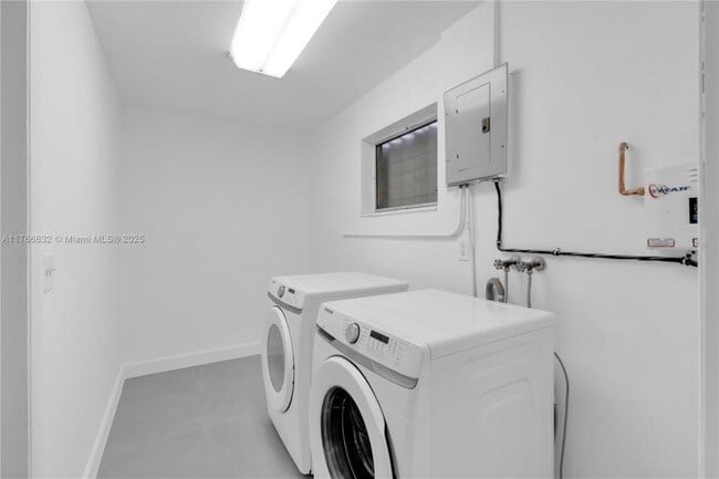 Building Photo - 3 bedroom in Miramar FL 33023