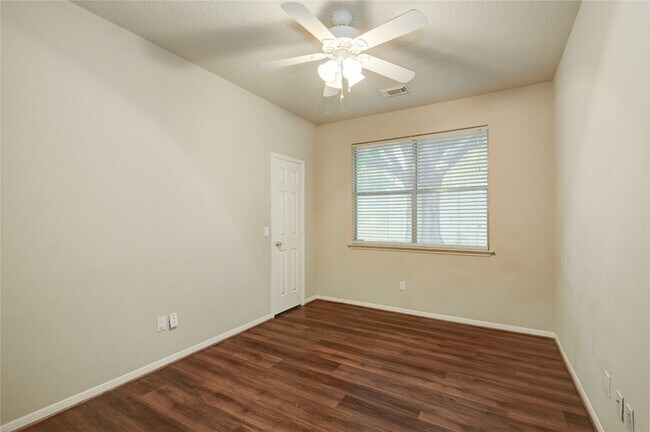 Building Photo - 18422 Auburn Woods Dr