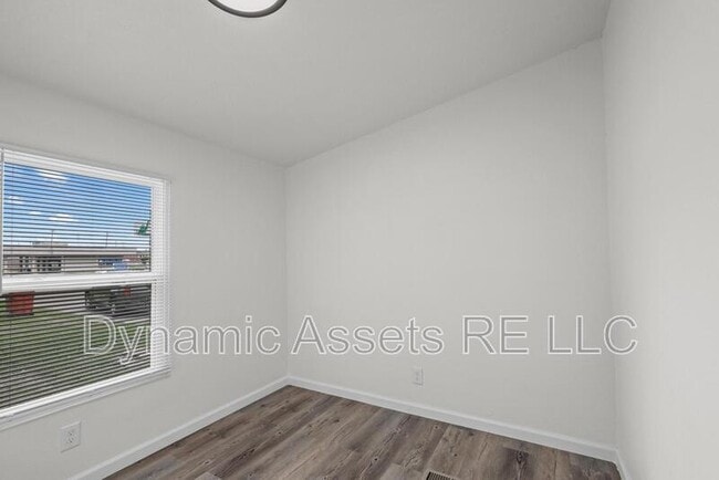 Building Photo - 403 N Walnut St