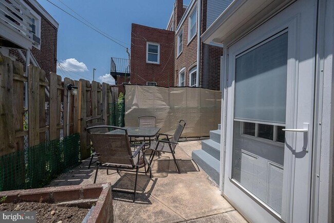 Building Photo - 758 W Railroad Ave
