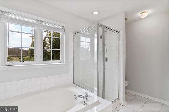 Building Photo - 6140 Newport Terrace