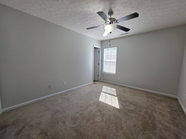 Building Photo - Charming Townhome Living in The Burroughs at Carolina Plantations!