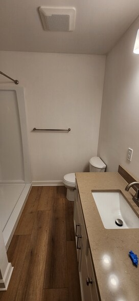 Bath Room, Lower Floor - 1216 Dale Ct NE