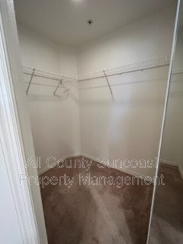 Building Photo - 960 Starkey Rd