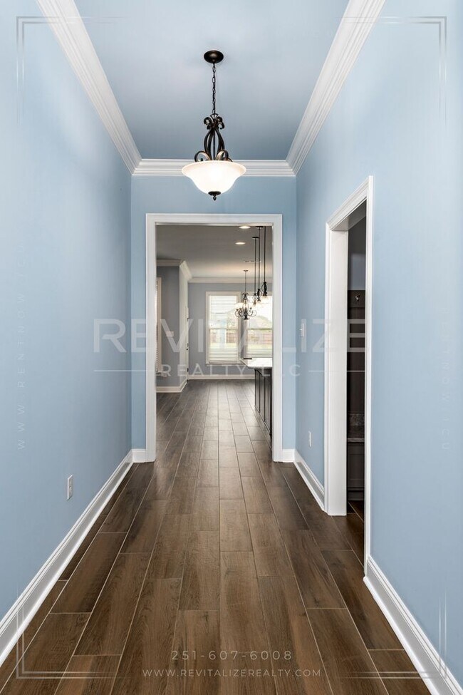 Building Photo - Stunning Luxury Home in Silverhill with Huge Diamond Shaped Backyard!